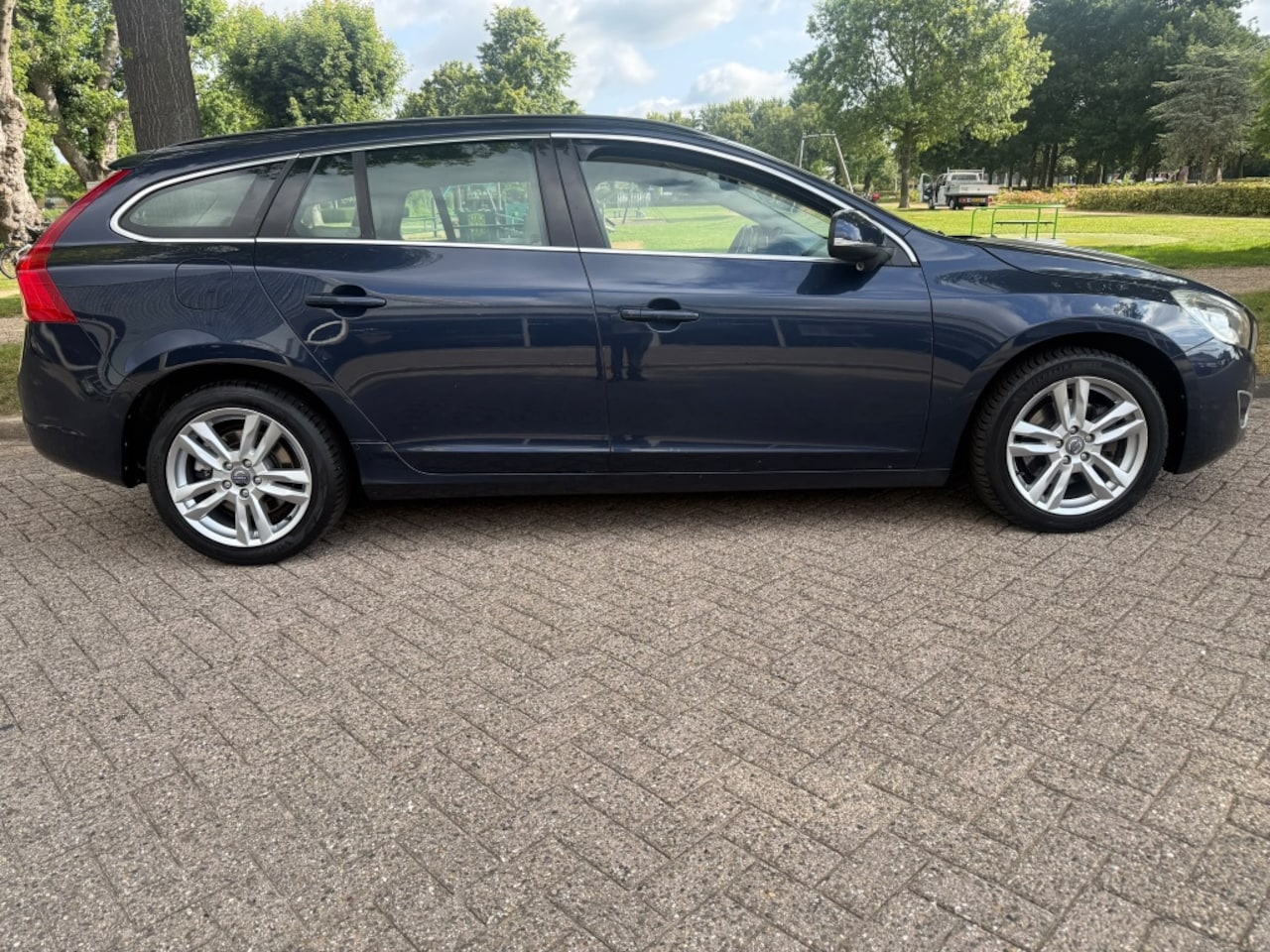 Volvo V60 - 2.0 D3 Momentum 2.0 D3 Momentum - AutoWereld.nl
