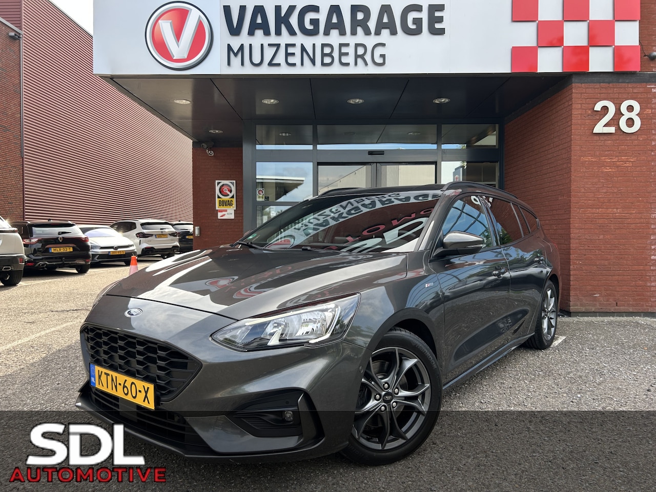 Ford Focus Wagon - 1.5 EcoBoost ST Line // AFN. TREKHAAK // KEYLESS // WINTERPACK // CAMERA+SENSOREN // NAVI+ - AutoWereld.nl
