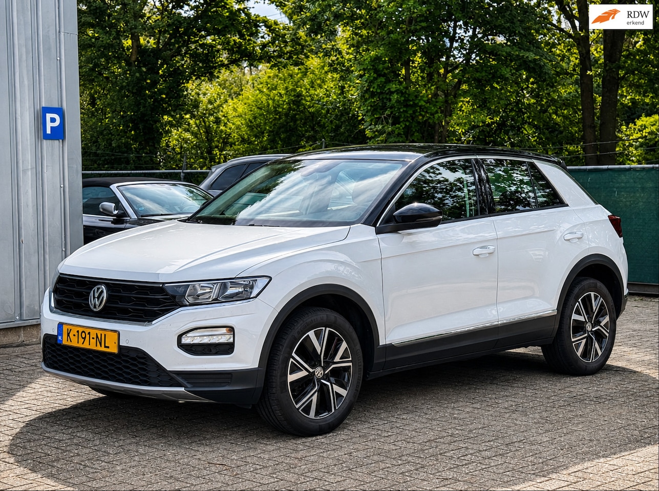 Volkswagen T-Roc - 1.0 TSI Style / Zwart dak / CarPlay / Camera / PDC V+A - AutoWereld.nl