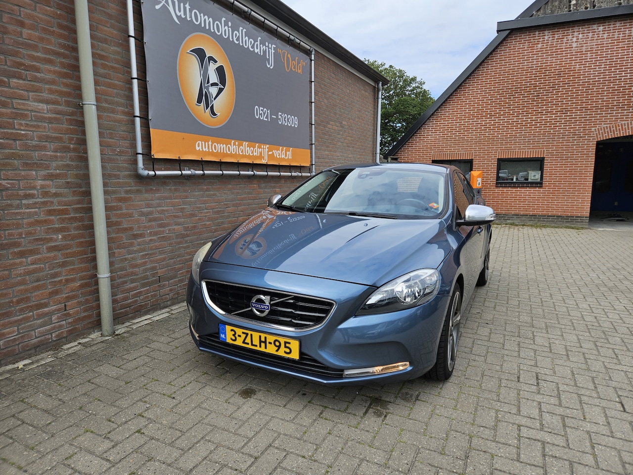 Volvo V40 - 1.6 T3 R-Design 1.6 T3 R-Design - AutoWereld.nl