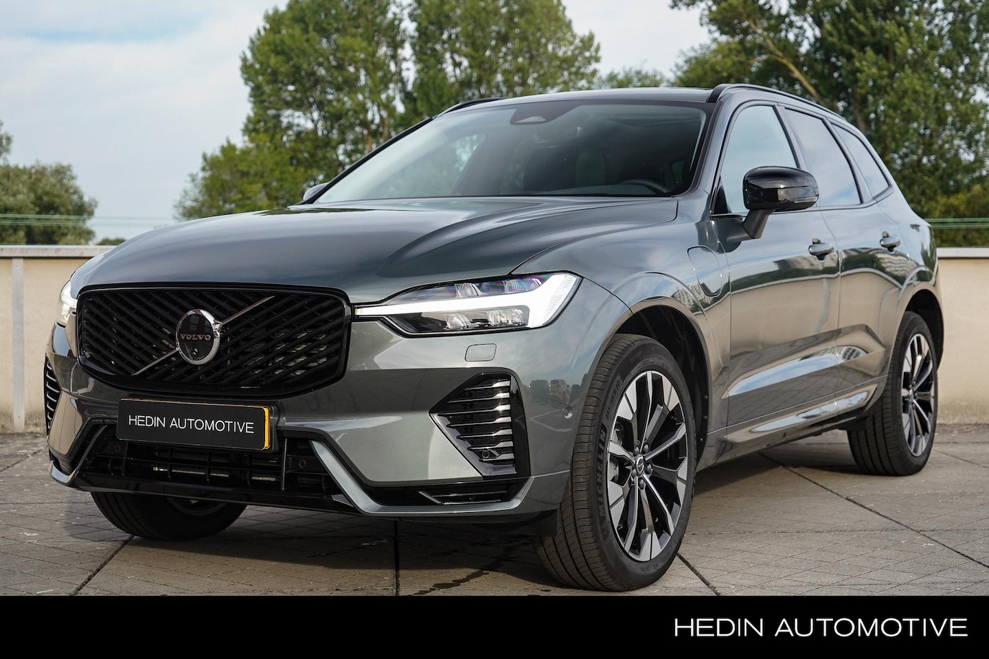 Volvo XC60 - 2.0 T6 Plug-in hybrid AWD Ultra Dark Actieve Luchtvering | Semi Elek Trekhaak | Panoramada - AutoWereld.nl
