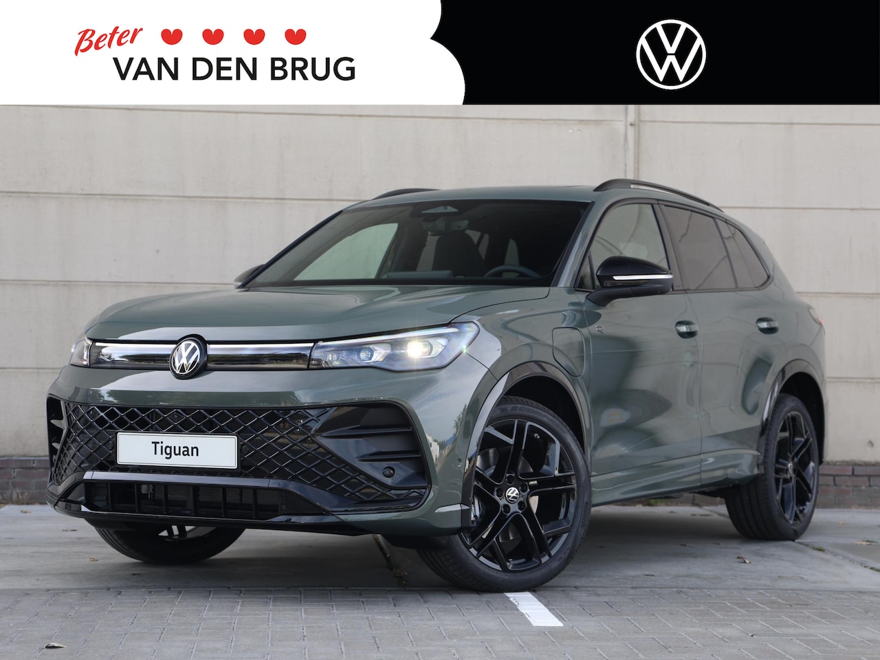 Volkswagen Tiguan - R-Line Edition 1.5 eHybrid 204 PK | Trekhaak | 20" inch velgen | Panoramadak | Massagestoe - AutoWereld.nl