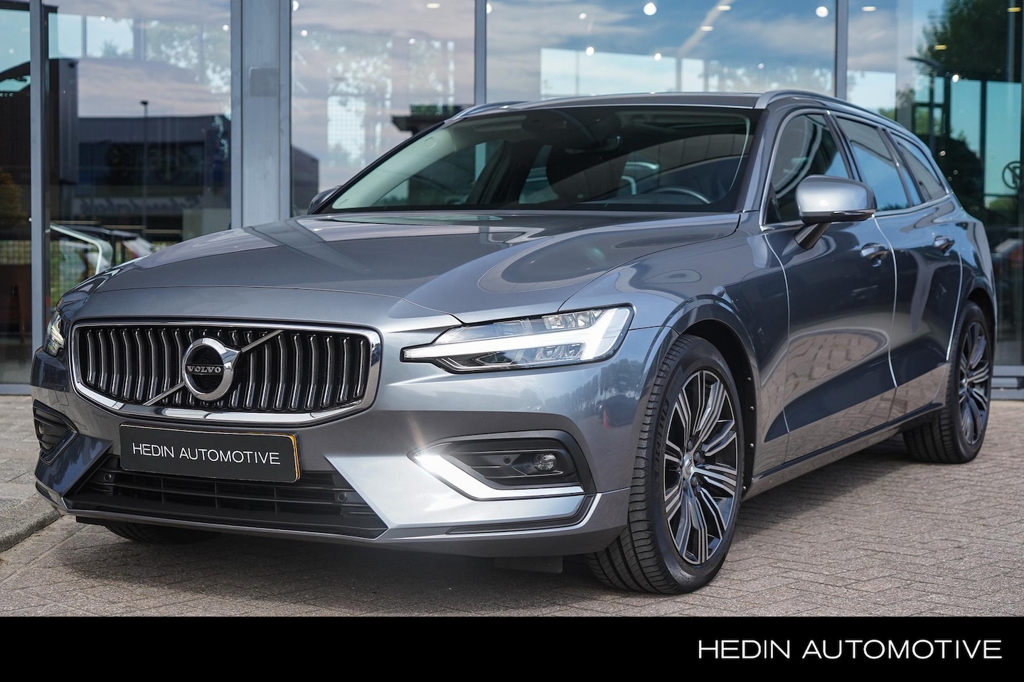 Volvo V60 - 2.0 B3 Inscription | Panorama dak | Lederen bekleding | Elektrisch verstelbare stoelen | T - AutoWereld.nl