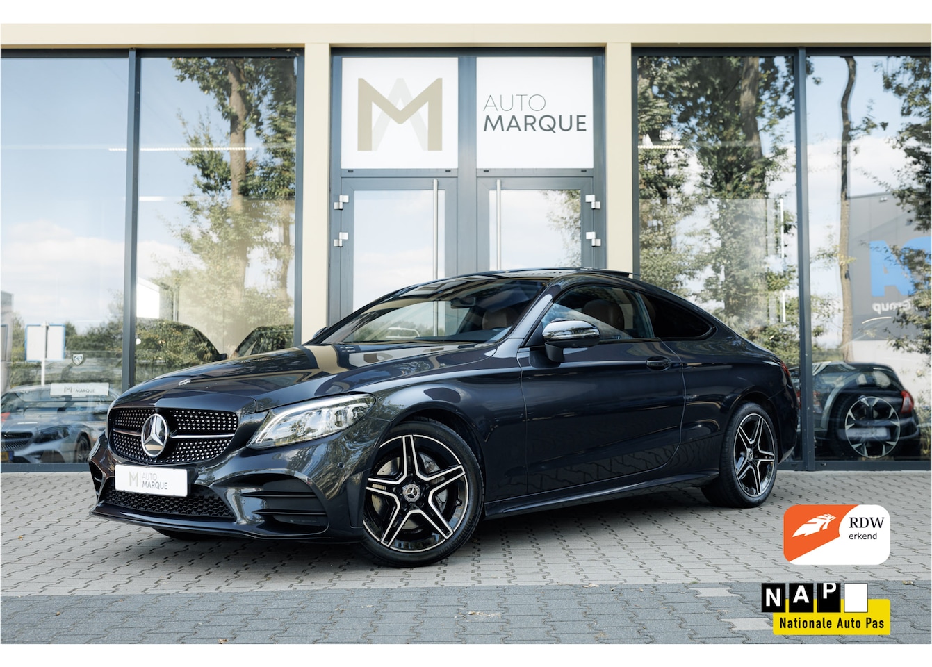 Mercedes-Benz C-klasse Coupé - 180 Aut. 157PK | Premium Pack | AMG Line | Panoramadak | 18" LM Velgen | Sfeerverlichting - AutoWereld.nl
