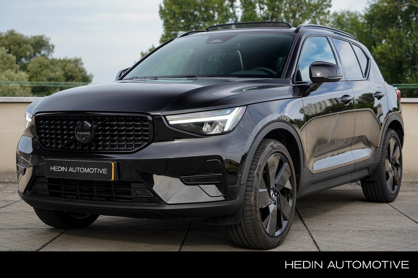 Volvo XC40 - 2.0 B4 Plus Black Edition Semi Elek Trekhaak | Adaptieve Cruise Control | 360 Graden Parke - AutoWereld.nl