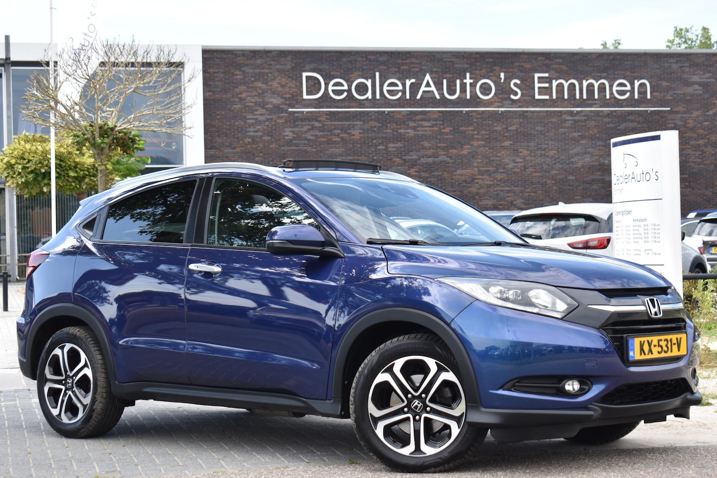 Honda HR-V - 1.5 i-VTEC ECC LMV LEDER NAVI TREKHAAK - AutoWereld.nl
