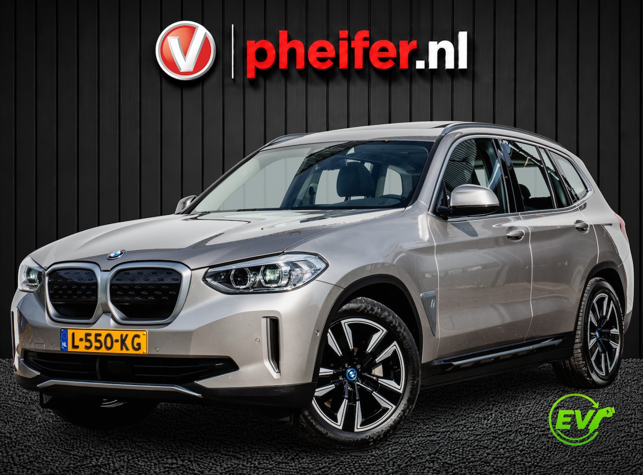 BMW iX3 - Executive 80 kWh Trekhaak/ Elek. panoramadak/ Adapt. cruise/ Camera/ Elek. achterklep - AutoWereld.nl