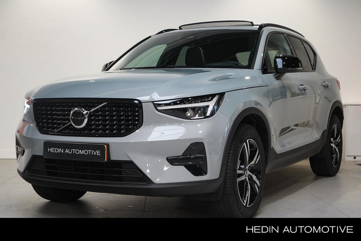 Volvo XC40 - B4 Plus Dark 197pk | 2.000 kg trekgewicht! | Stoelen elektrisch + Geheugen | Panoramadak | - AutoWereld.nl