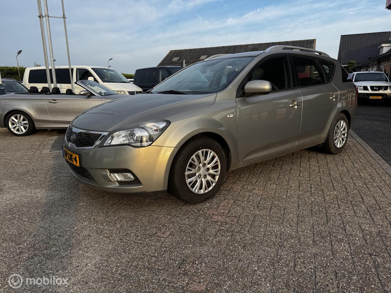 Kia Cee'd Sporty Wagon - 1.4 CVVT Navigator Plus Pack 1.4 CVVT Navigator Plus Pack - AutoWereld.nl