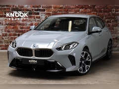 BMW 1-serie - 120i High Executive M Sport Pakket Automaat / Adaptief M-onderstel / Sportstoelen / Drivin