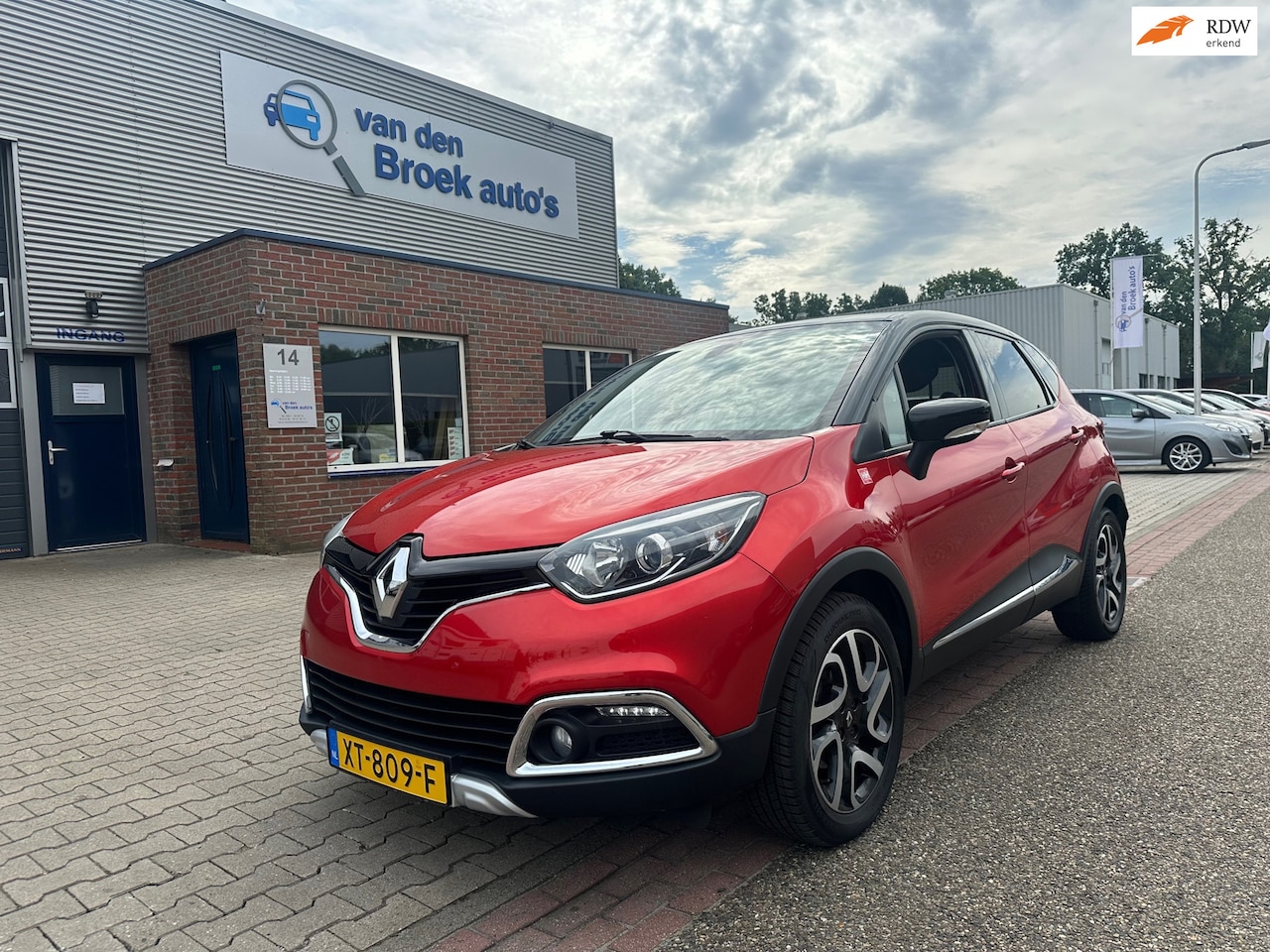 Renault Captur - 1.2 TCe Helly Hansen ALLE OPTIES / AUTOMAAT/afn. trekh/PDC/NAV/CRUISE - AutoWereld.nl