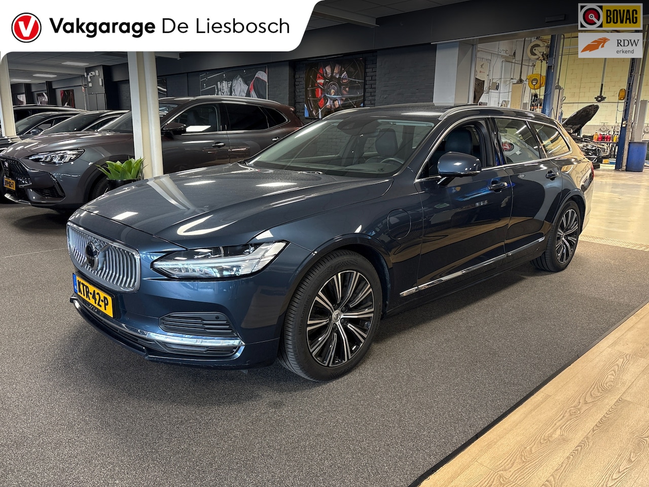 Volvo V90 - 2.0 T6 AWD R-Design/pano/leer/harman kardon/navi/camera/head up - AutoWereld.nl