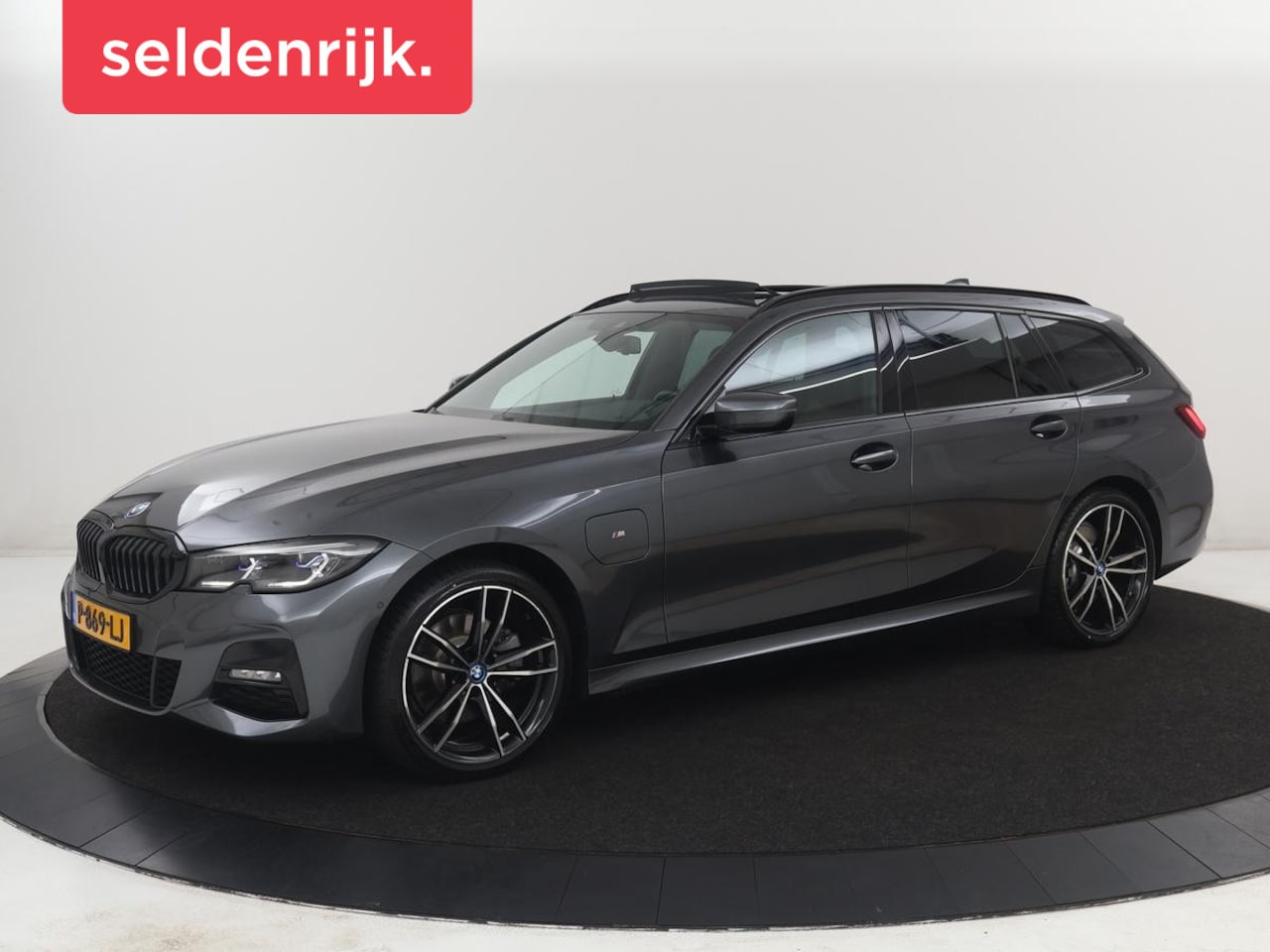 BMW 3-serie Touring - 320e Business Edition Plus M-sport | 84,4% SOH | Panoramadak | Leder | Elektrische trekhaa - AutoWereld.nl