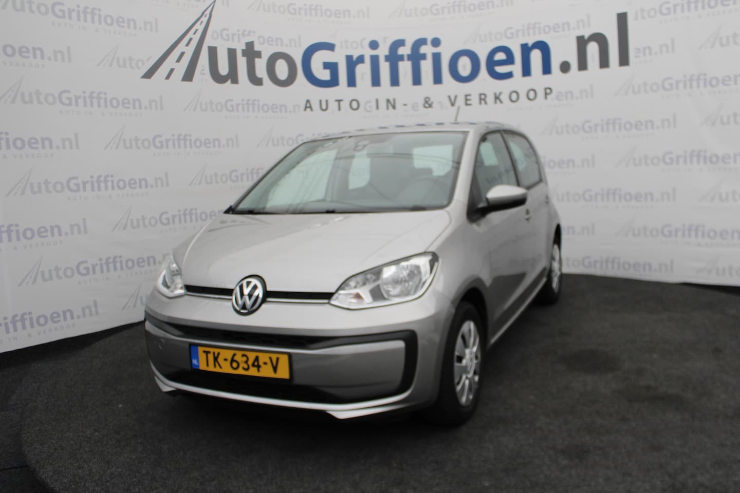 Volkswagen Up! - 1.0 BMT move up! nette 5-deurs met airco met nieuwe APK bij aflevering - AutoWereld.nl