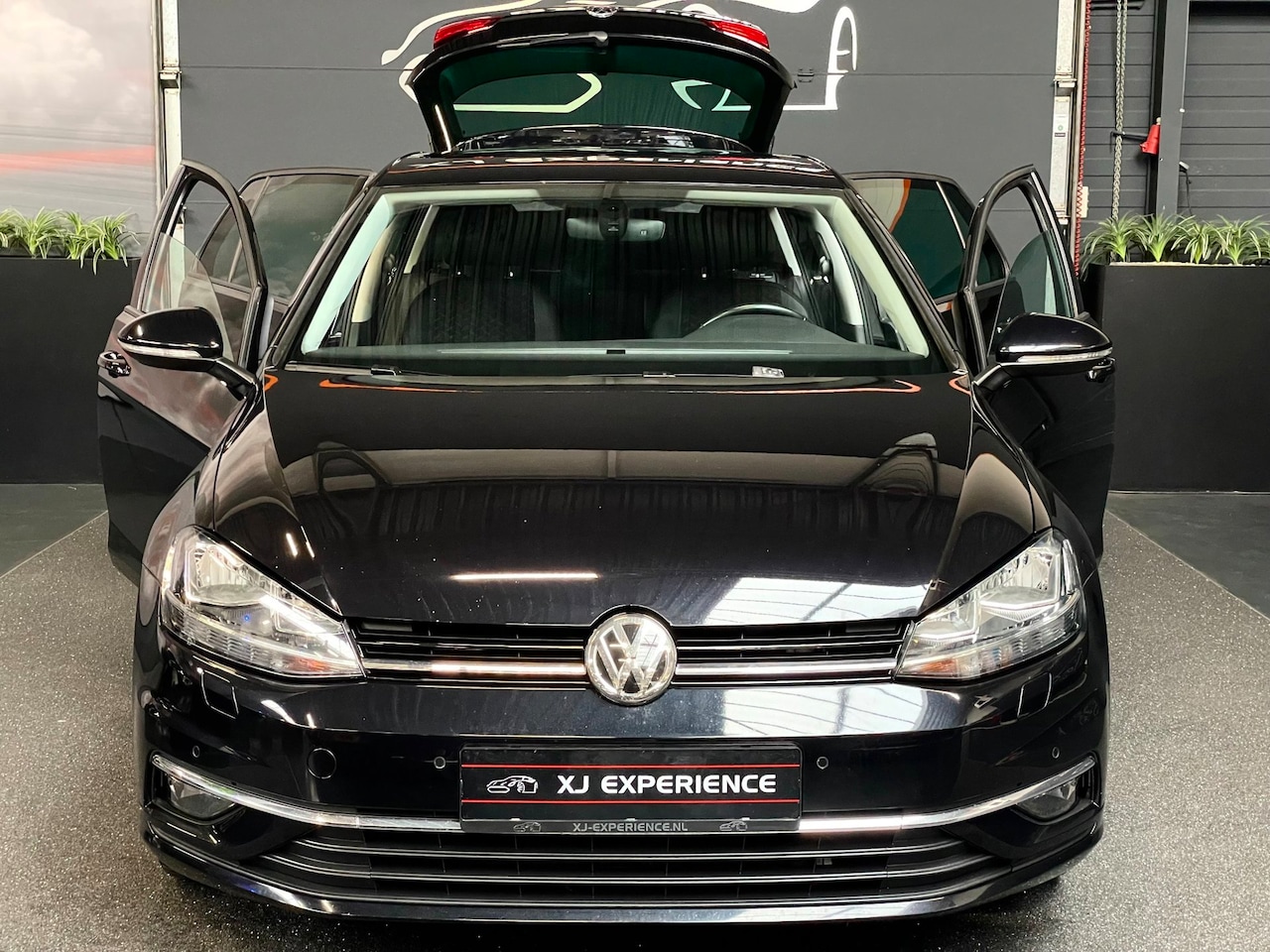 Volkswagen Golf - 1.6 TDI Highline Business NAVI CARPLAY AUTOMAAT - AutoWereld.nl