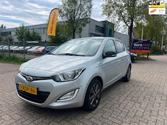Hyundai i20 - 1.2i Go - LMV - PDC - CRUISE - AIRCO - NETJES
