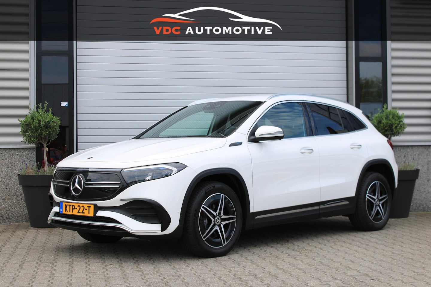 Mercedes-Benz EQA - 250 AMG 94,2% SOH | Camera | Trekhaak | Keyless | Widescreen | Sfeerverlichting | Dealer O - AutoWereld.nl