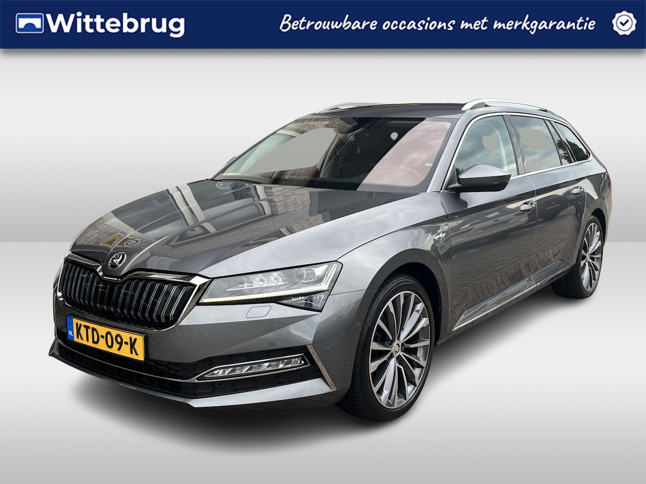 Skoda Superb Combi - 1.4 TSI iV Laurin & Klement / AUTOMAAT/ 218 PK/ CANTON AUDIO/ CAMERA/ DCC/ CRYSTAL LIGHTIN - AutoWereld.nl