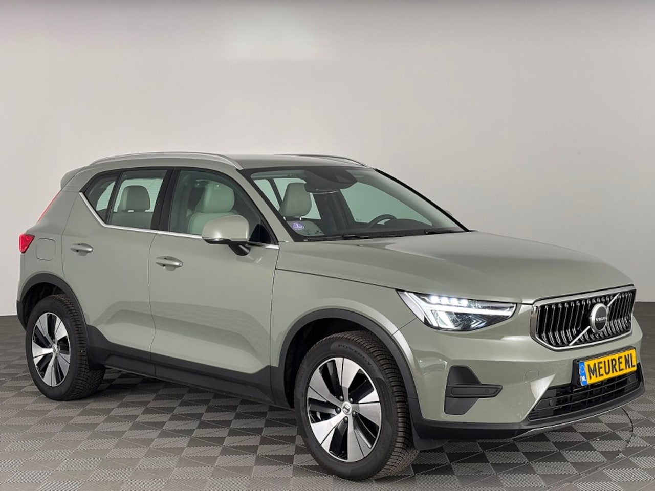 Volvo XC40 - 1.5 T4 PHEV | LEDER | Full LED | ECC | SAGE GREEN | SOH 99% - AutoWereld.nl