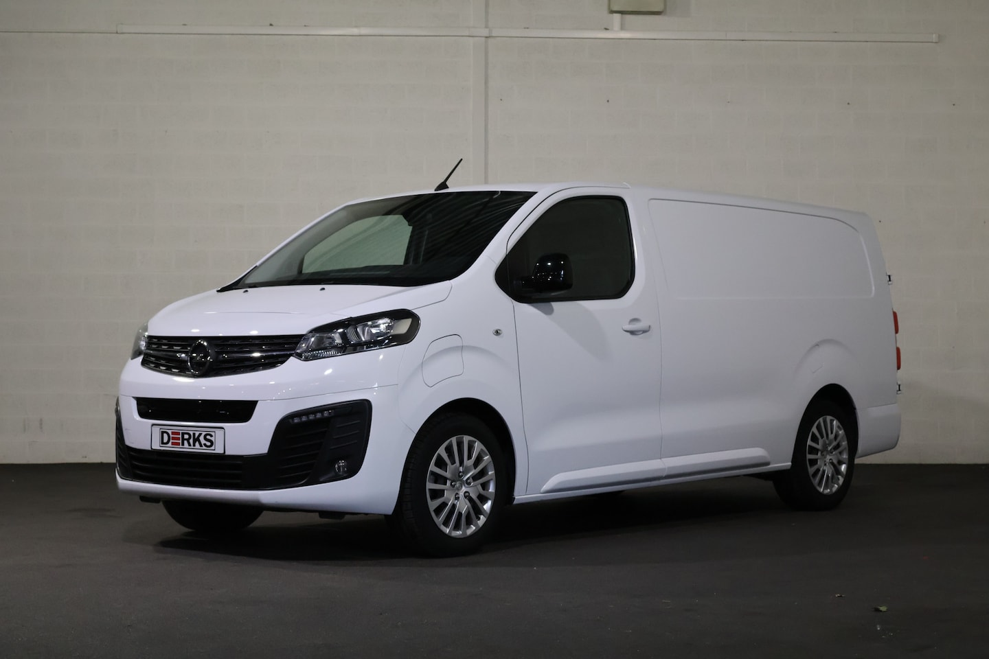 Opel Vivaro-e - L3 H1 50 kWh Offline, ingezet voor garantie - AutoWereld.nl