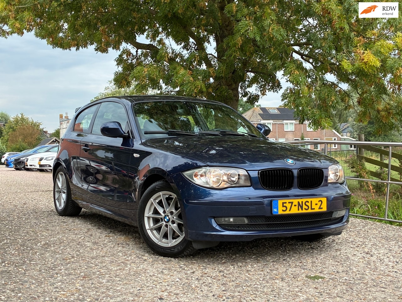 BMW 1-serie - 118i Business Line | Navi + Cruise + Clima Nu € 3.975,-!!! - AutoWereld.nl