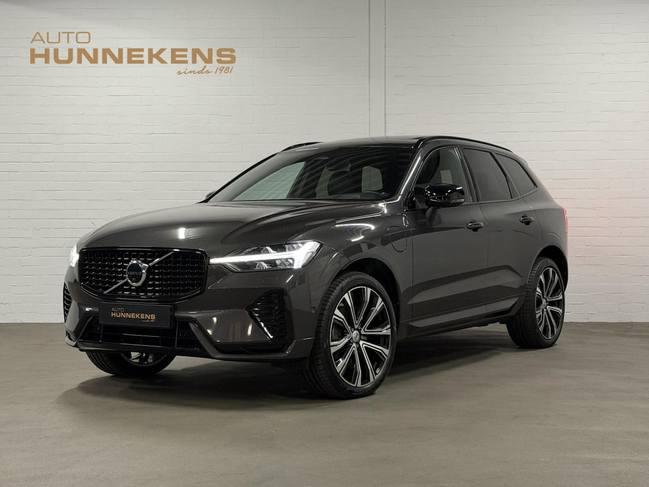 Volvo XC60 - 2.0 T6 Plug-in hybrid AWD Plus Dark Long Range | Open dak | Adapt. cruise | Harman/Kardon - AutoWereld.nl