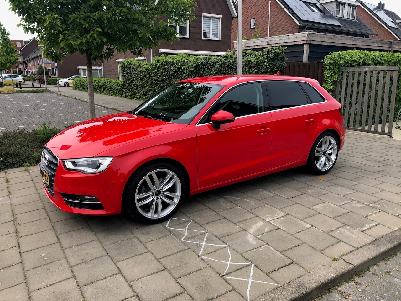 Audi A3 Sportback - 1.2 TFSI Ambition Pro Line plus Briljant rood, 18" wielen, B&O audio, achteruitrijcamera, sportstoelen, donkere ramen TOP - AutoWereld.nl