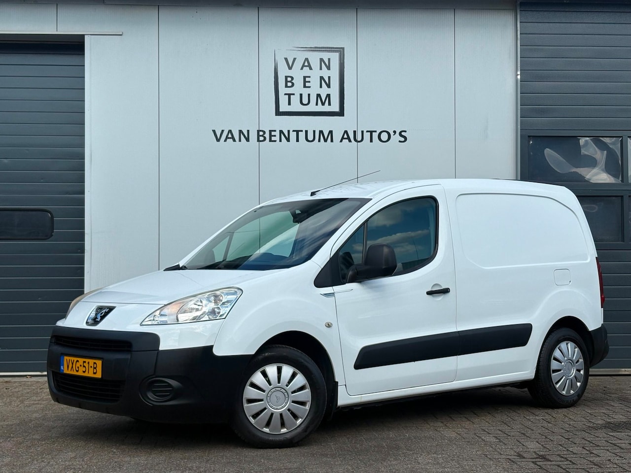 Peugeot Partner - 1.6VTi 100pk BENZINE 3-pers. Dakluik MARGE! - AutoWereld.nl