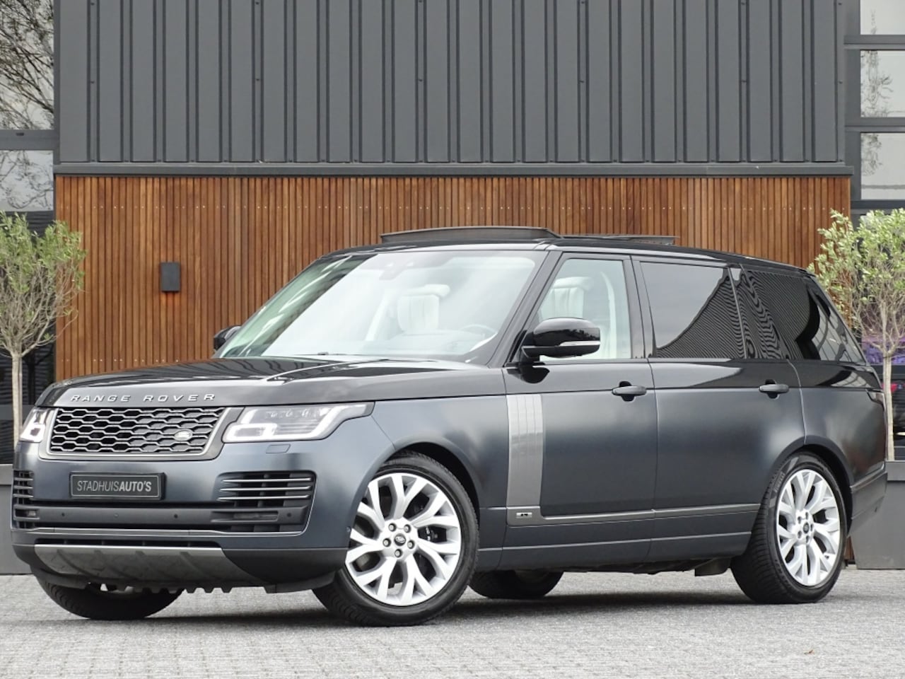 Land Rover Range Rover - P400e Vogue 404PK Autobiography / LWB / SVO / Meridian / TV's / alcanatara - AutoWereld.nl