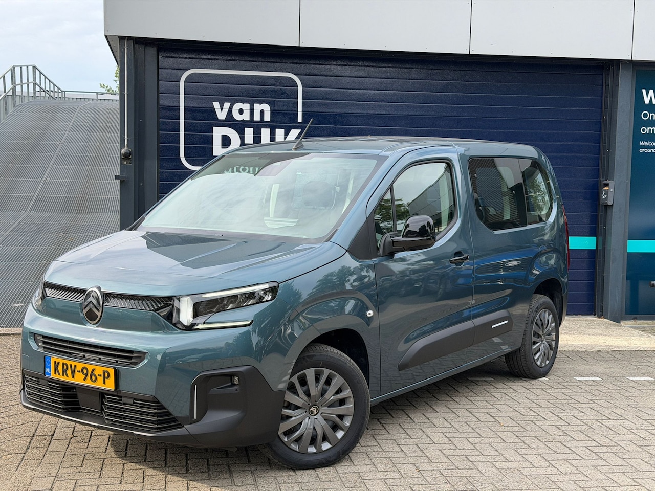 Citroën ë-Berlingo - Plus M L1 50 kWh 1 fase lader Apple CarPlay/ Android Auto 10 inch HD kleurentouchscreen Ai - AutoWereld.nl