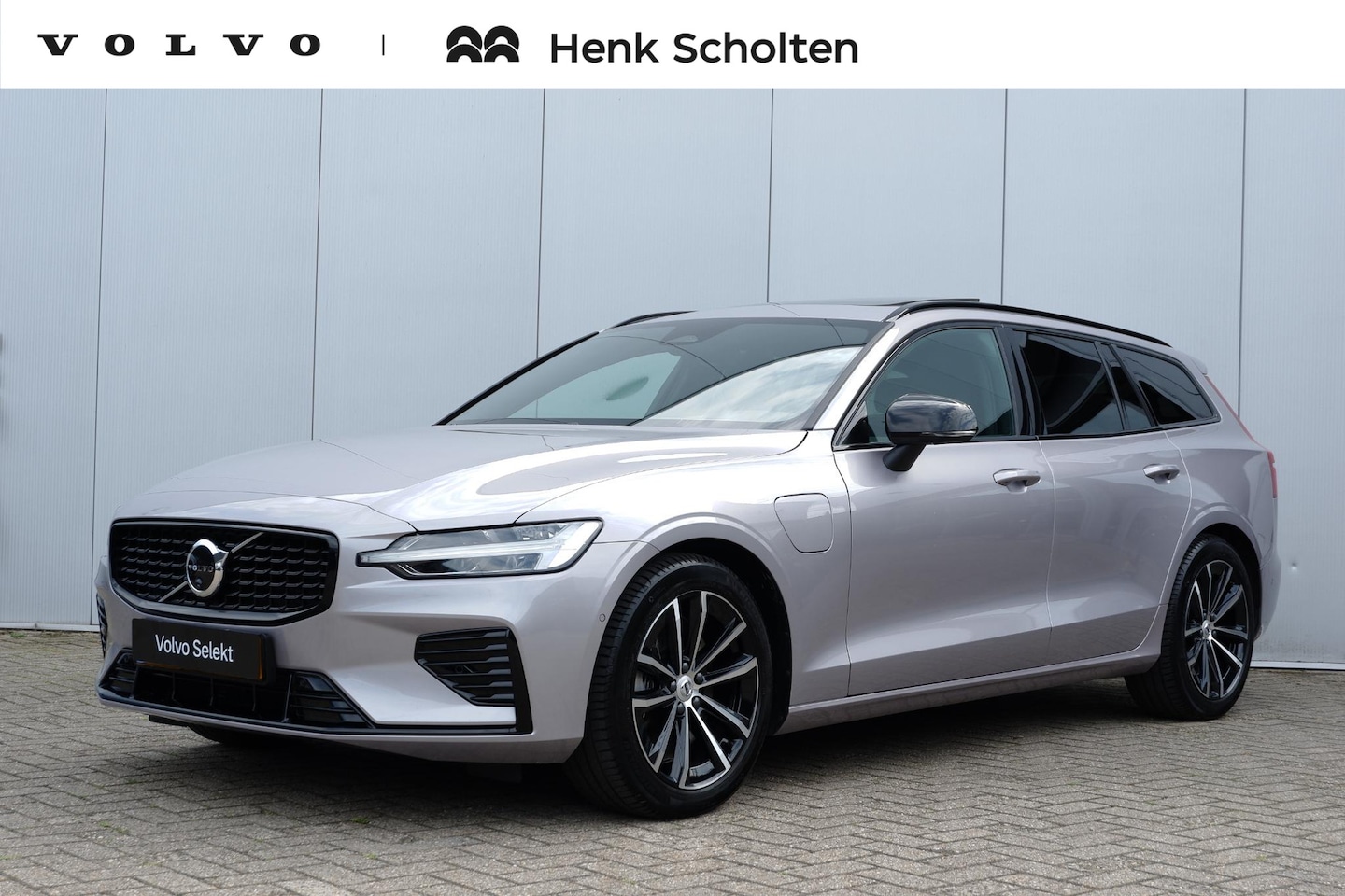 Volvo V60 - T8 Plug-in hybrid AWD Ultra Dark | Panoramadak | Trekhaak | 360 graden camera | head-up di - AutoWereld.nl
