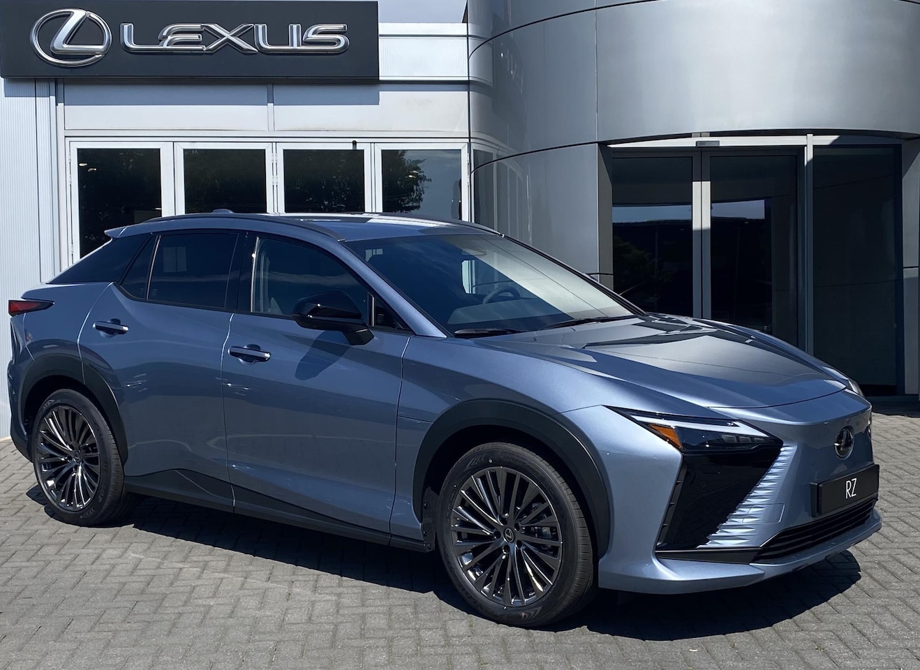 Lexus RZ - 350e Luxury Line 77 kWh DIRECT LEVERBAAR 360-CAM STOELVERW STUURVERW KEYLESS - AutoWereld.nl