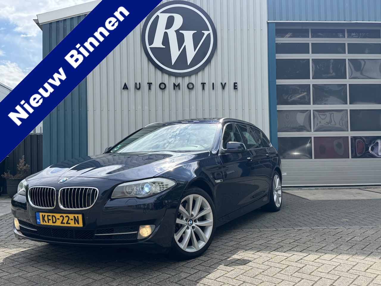 BMW 5-serie Touring - 528i Bi-Xenon / Leder / Pano / Night vision / Aut / 6-cil / Standkachel - AutoWereld.nl