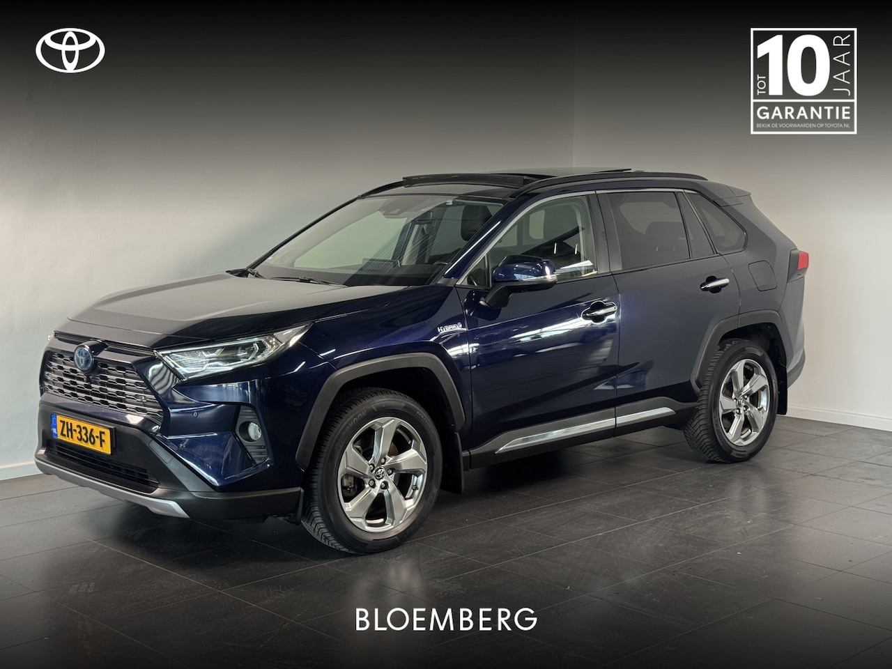 Toyota RAV4 - 2.5 Hybrid AWD Executive | Schuif-kanteldak | JBL Audio | Trekhaak | Lederen bekleding | - AutoWereld.nl