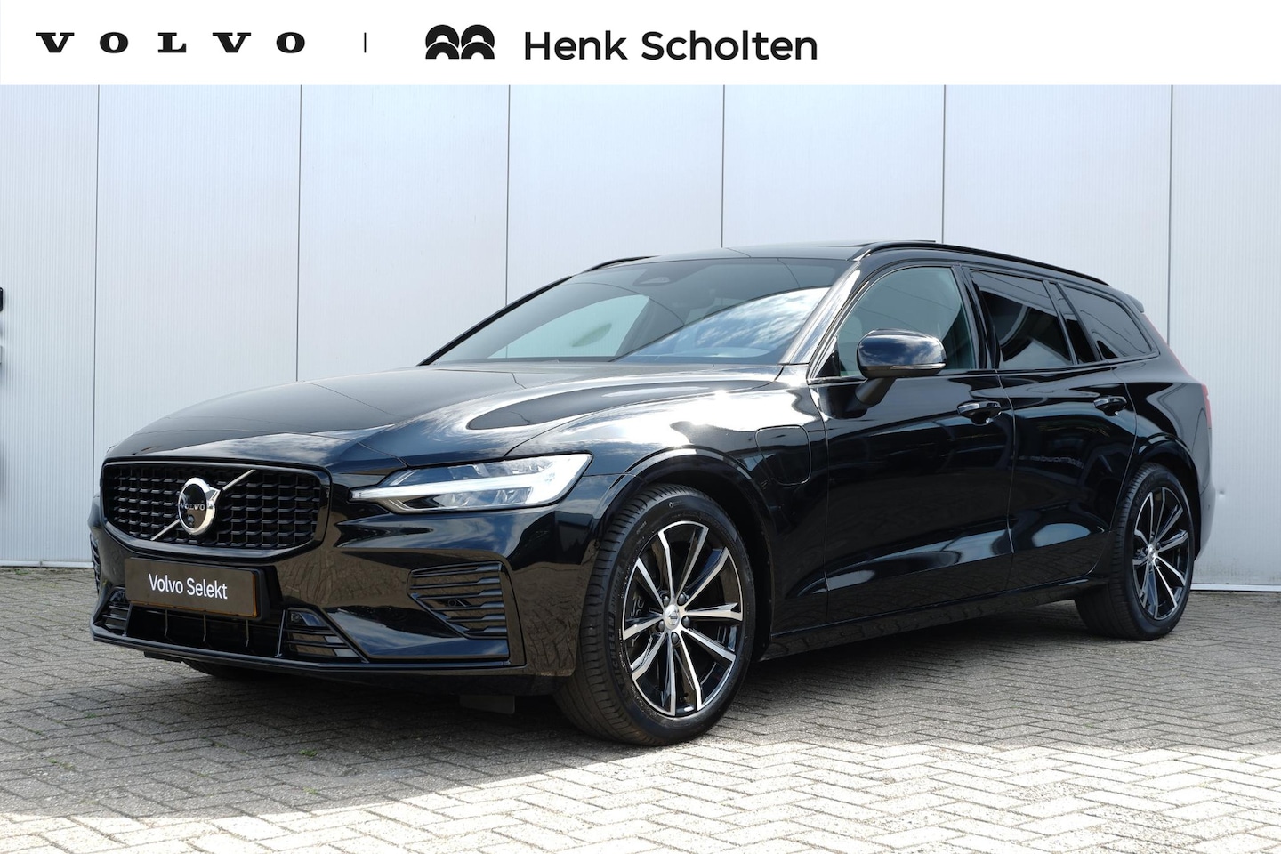 Volvo V60 - T8 Plug-in hybrid AWD Ultra Dark | Panoramadak | Trekhaak | Premium audio by Harman Kardon - AutoWereld.nl