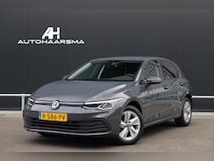 Volkswagen Golf - 1.0 TSI 110pk Life Camera Stoel/Stuur verwarming Sfeerverlichting Getint glas CarPlay Clim