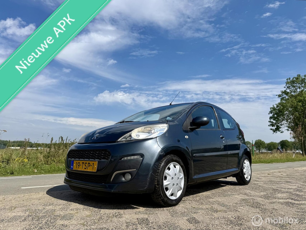 Peugeot 107 - 1.0-12V Black & Silver, BJ 2012, Airco, Zuinig - AutoWereld.nl