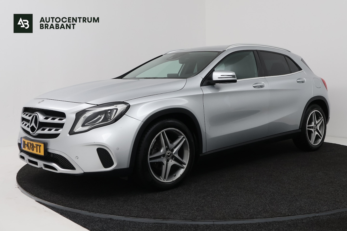 Mercedes-Benz GLA-Klasse - 180 Sport Edition (STOELVERWARMING, NAVIGATIE, LED, SPORTSTOELEN, GOED ONDERHOUDEN) - AutoWereld.nl