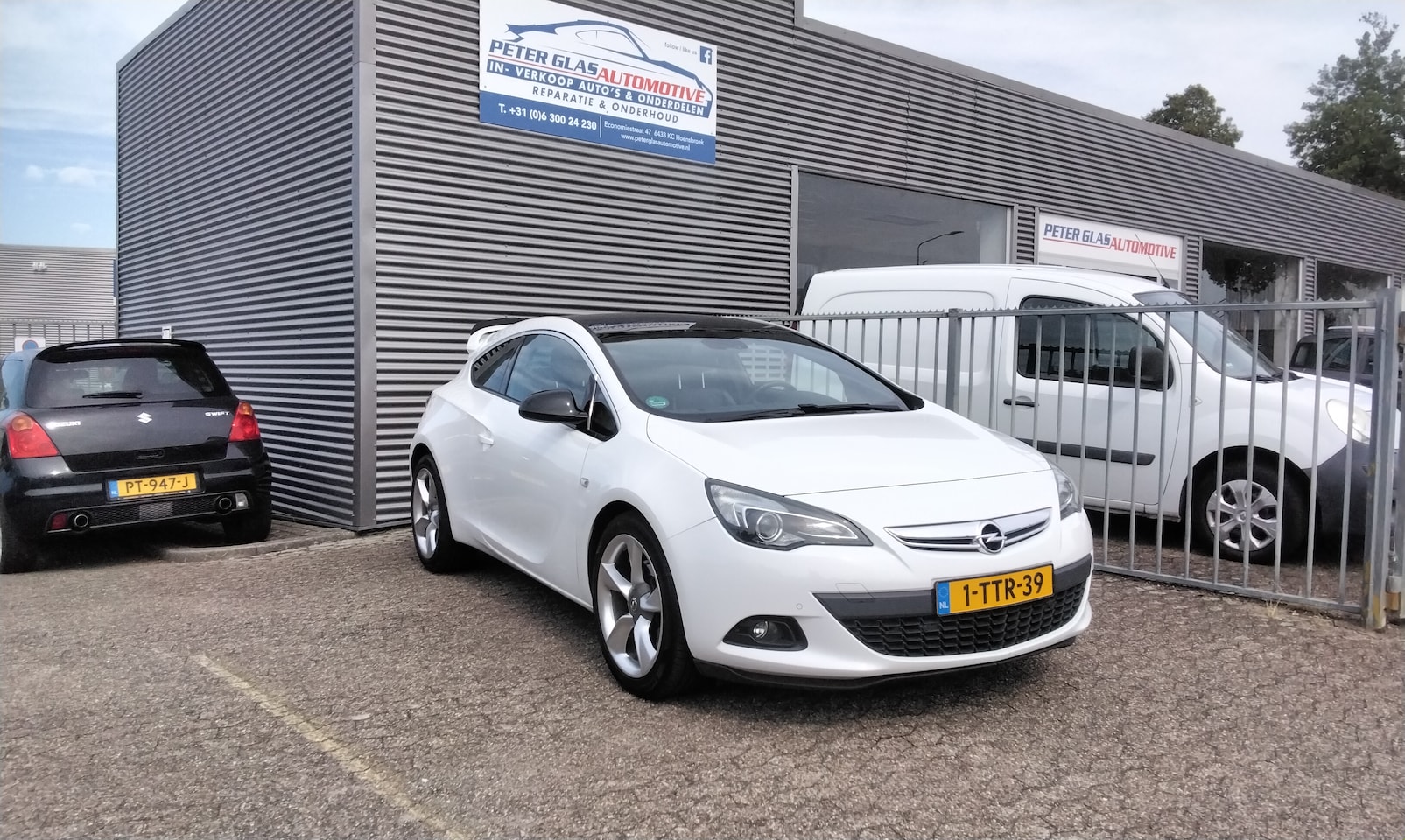 Opel Astra GTC - 1.4 Turbo Sport Leder interieur- navi- pdc - opc Dakspoiler - AutoWereld.nl