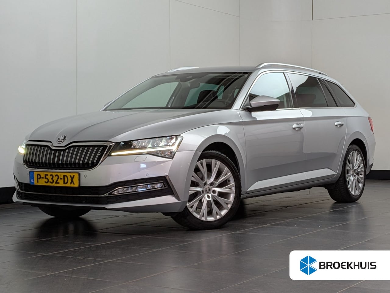 Skoda Superb Combi - 1.4 TSI iV Business Edition Plus l Elektr. Klep l Matrix LED l Elektr. Stoel incl MEmory l - AutoWereld.nl