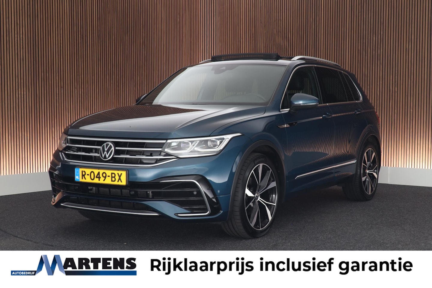 Volkswagen Tiguan - 1.5 TSI 150pk DSG R-Line Business+ Panoramadak Camera Keyless Virtual Cockpit Navigatie - AutoWereld.nl