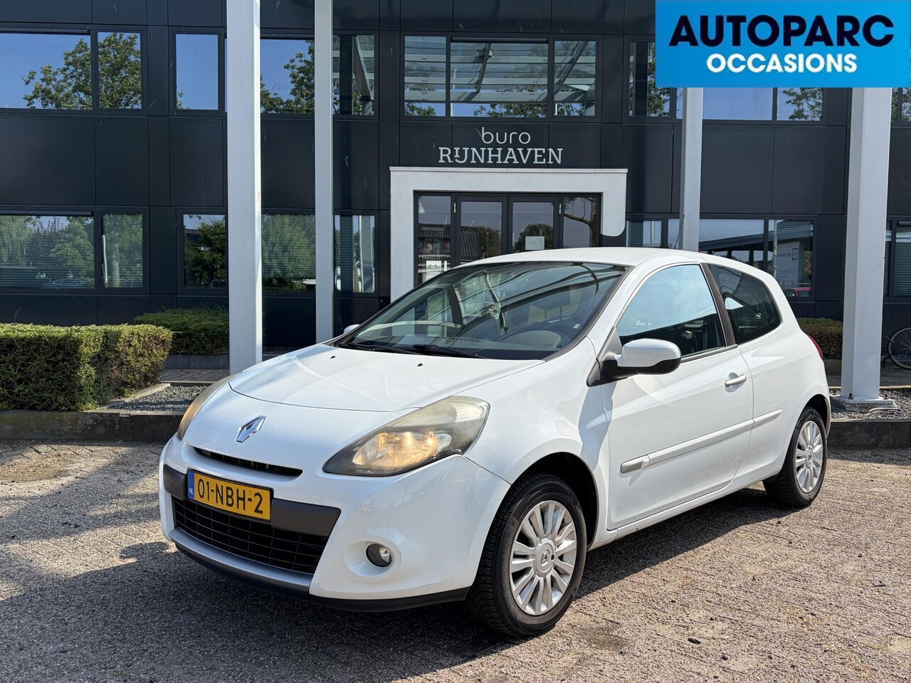 Renault Clio - 1.2 Collection 1.2 Collection , CRUISE CONTROL, AIRCO, TREKHAAK, KEURIG ONDERHOUDEN, BOEKJES AANWEZIG - AutoWereld.nl