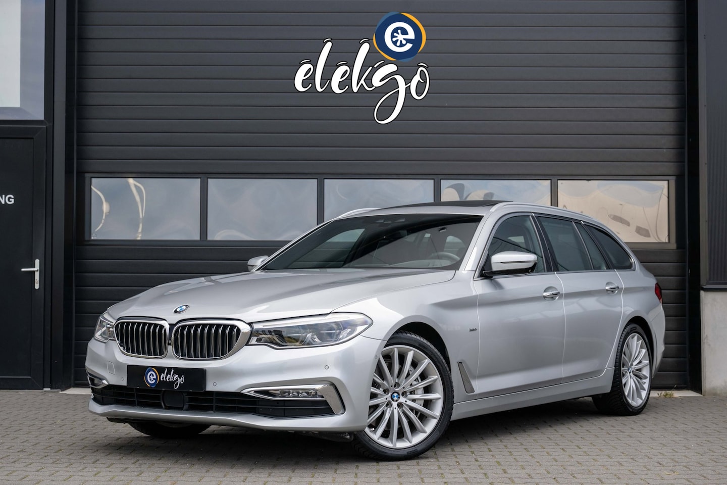 BMW 5-serie Touring - 540i xDrive High Executive|Pano|Stoel ventilatie|Harman-kardon|HuD|Keyles|DAB| - AutoWereld.nl