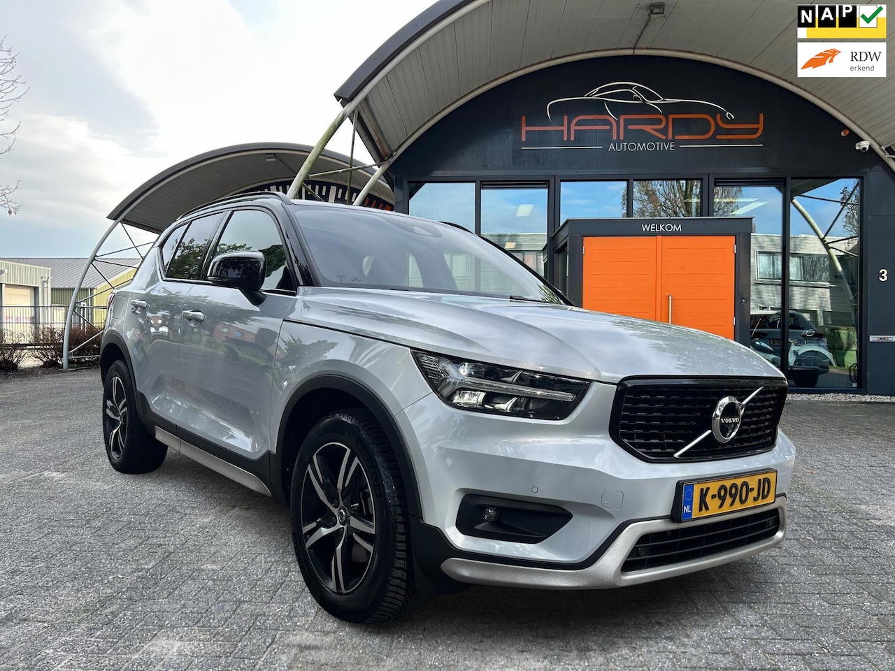 Volvo XC40 - 2.0 B4 R-Design Panorama Harman NL-Auto Rijklaarprijs! - AutoWereld.nl