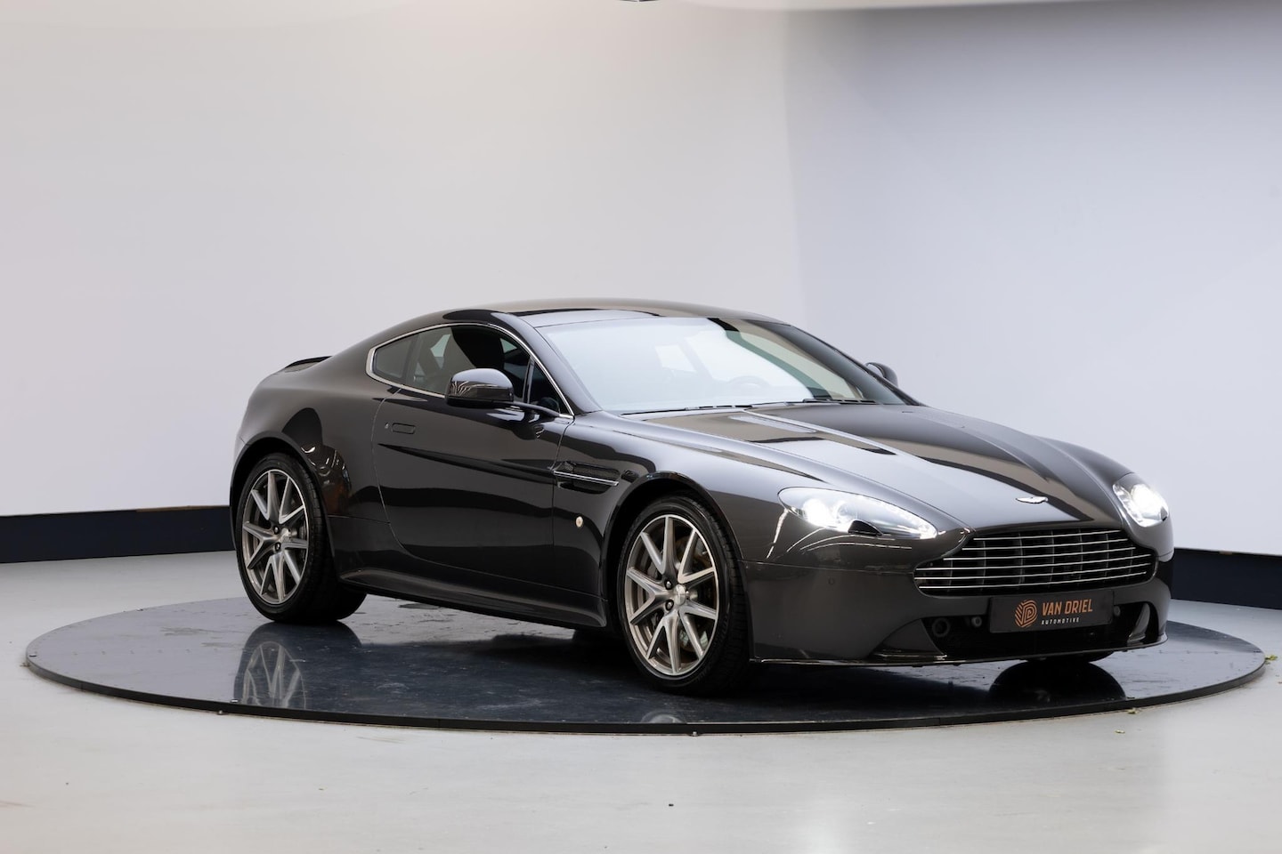 Aston Martin V8 Vantage - 4.7 V8 S Sportshift 4.7 V8 S Sportshift - AutoWereld.nl