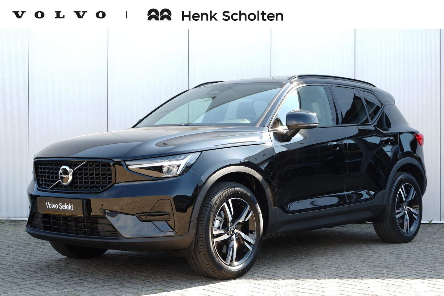 Volvo XC40 - B4 Plus Black Edition | Panoramadak | Trekhaak | Verwarmbare voorstoelen en stuurwiel | Pr - AutoWereld.nl