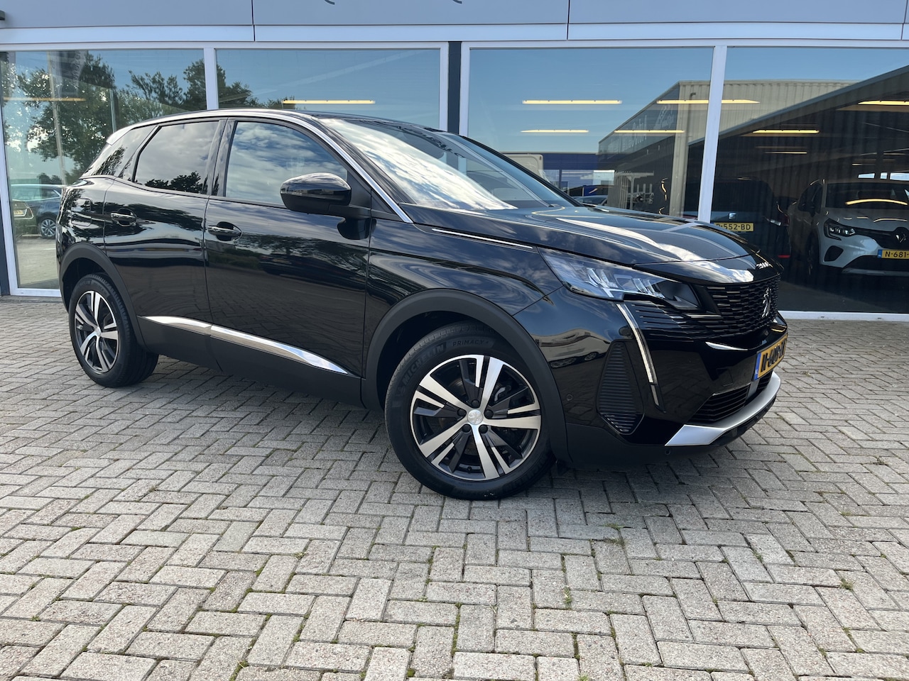 Peugeot 3008 - 1.2 PureTech Allure / Carplay / Camera / LED / Half Leer / Pdc / Clima - AutoWereld.nl