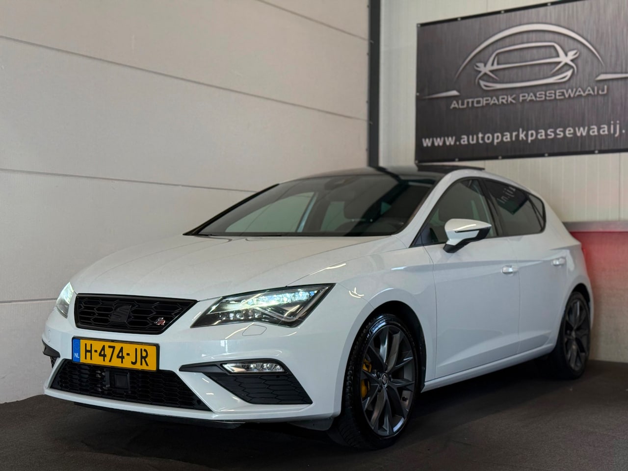 SEAT Leon - 1.5 TSI FR Business Intense Pano, ACC, Apple Carplay, LED, Sfeerverlichting, Virtual Cockp - AutoWereld.nl