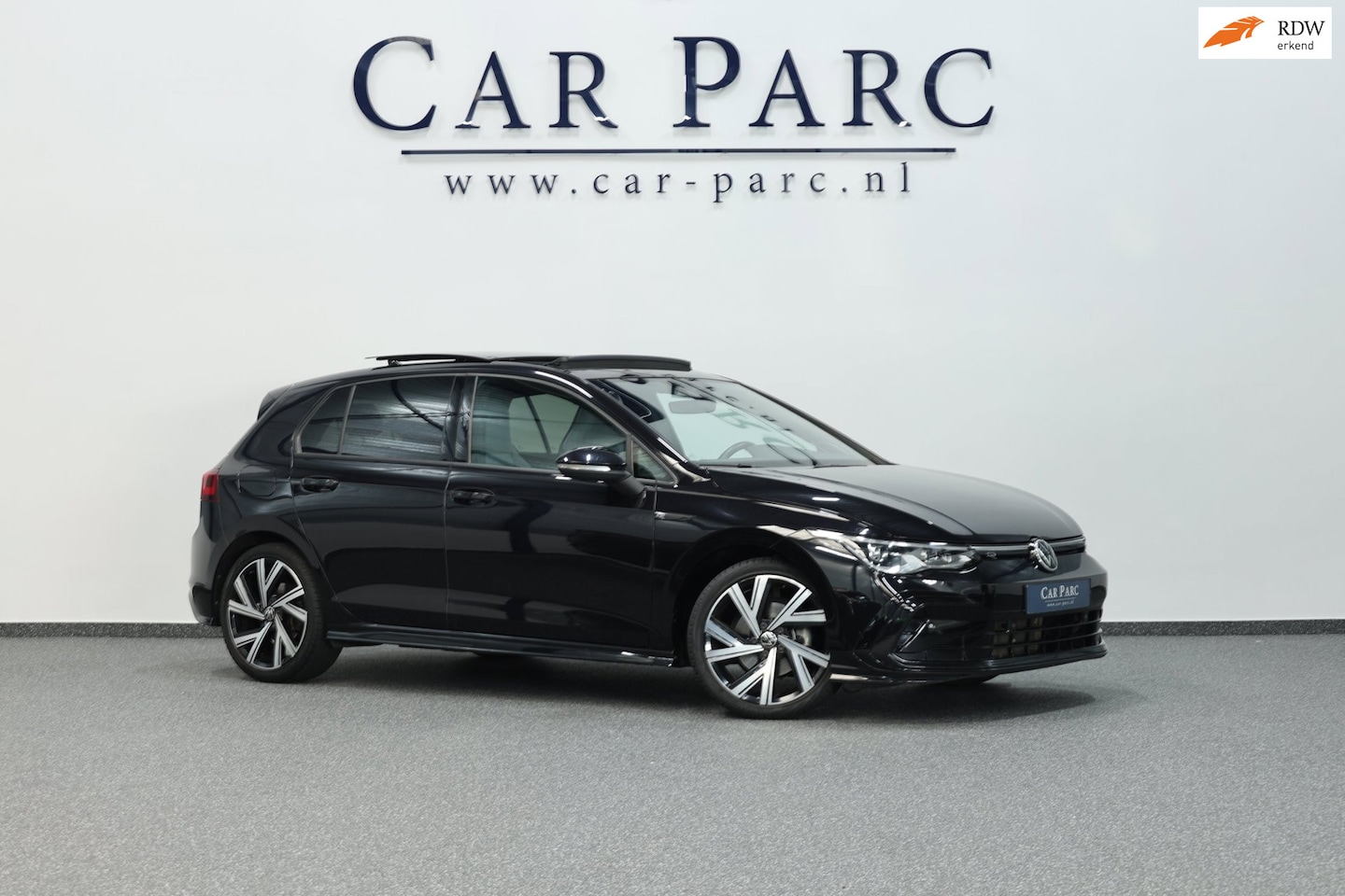 Volkswagen Golf - 1.5 eTSI R-Line IQ+LED/VIRTUAL/SFEER/ALCANTARA+S.VERWARMING+MASSAGE/18" LMVCAM/ACC/ECC/12 - AutoWereld.nl