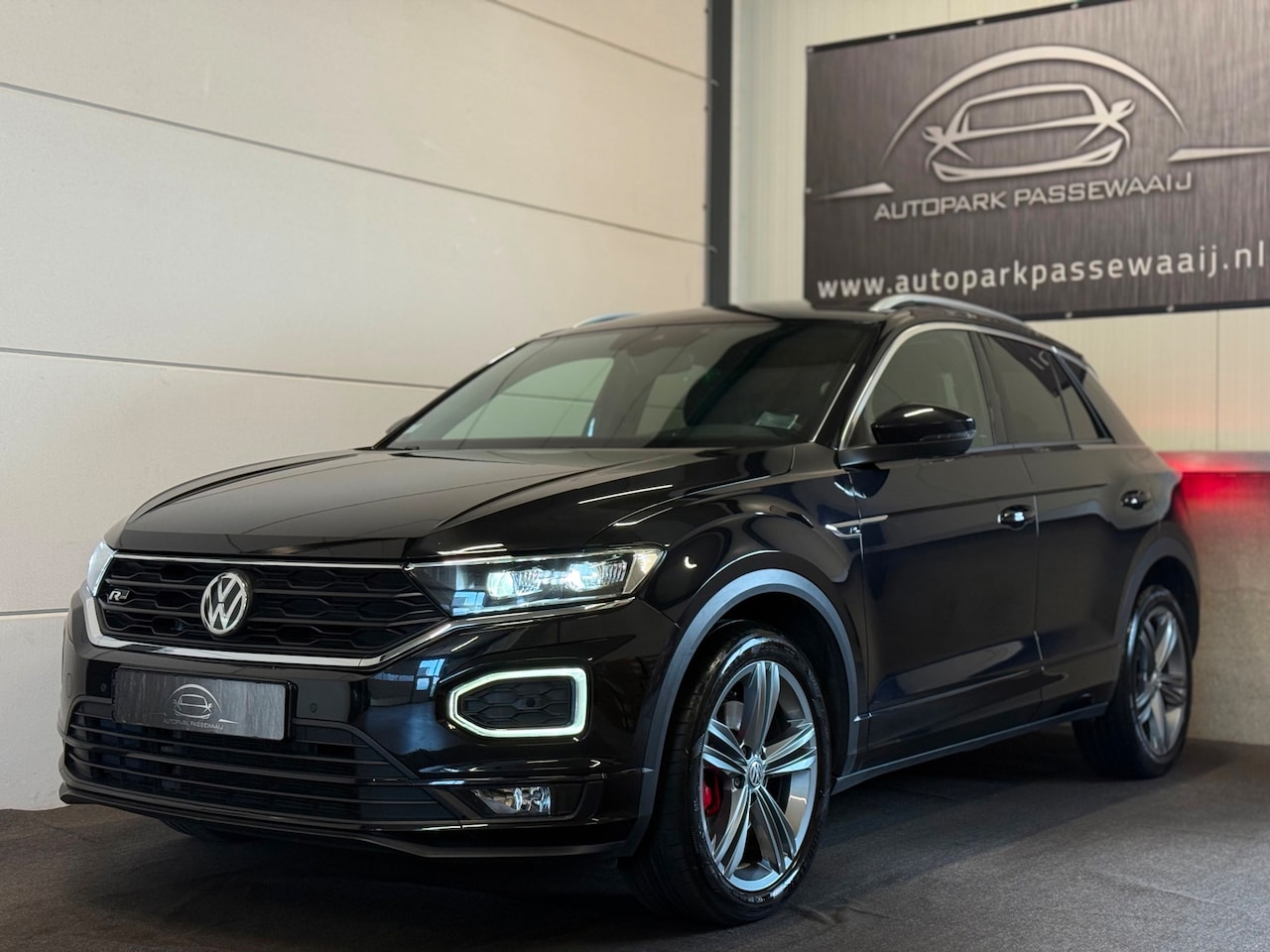Volkswagen T-Roc - 1.5 TSI Sport R-Line Pano, ACC, Apple Carplay, LED, Virtual Cockpit, Stoelverwarming, Lane - AutoWereld.nl